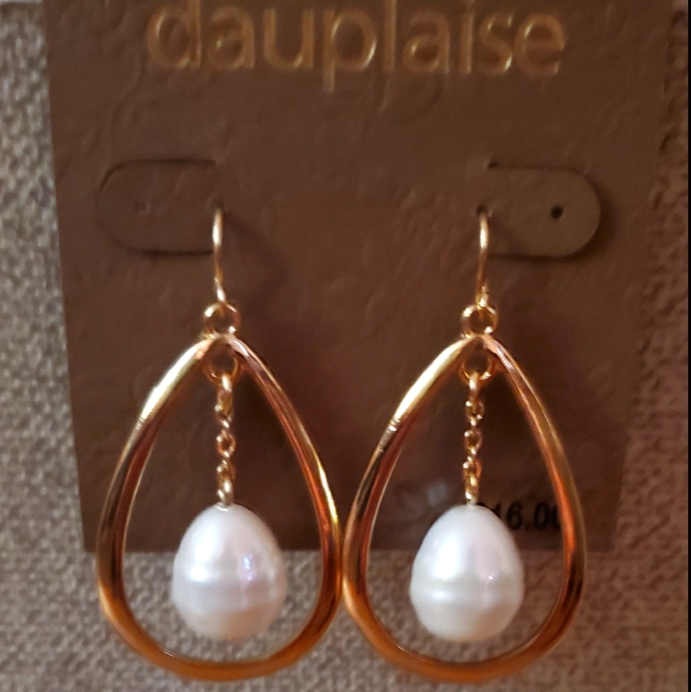 2/$10 💕 NWT Gold Hoop/Pearl Dangley Earrings